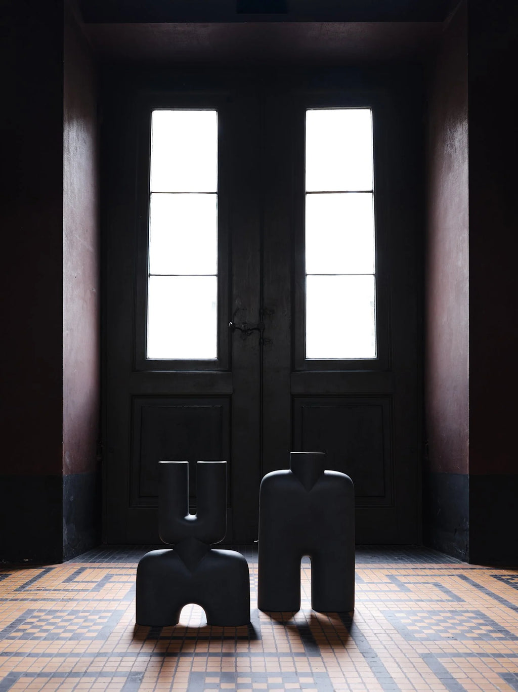 Cobra Vase Tall, Hexa - Black