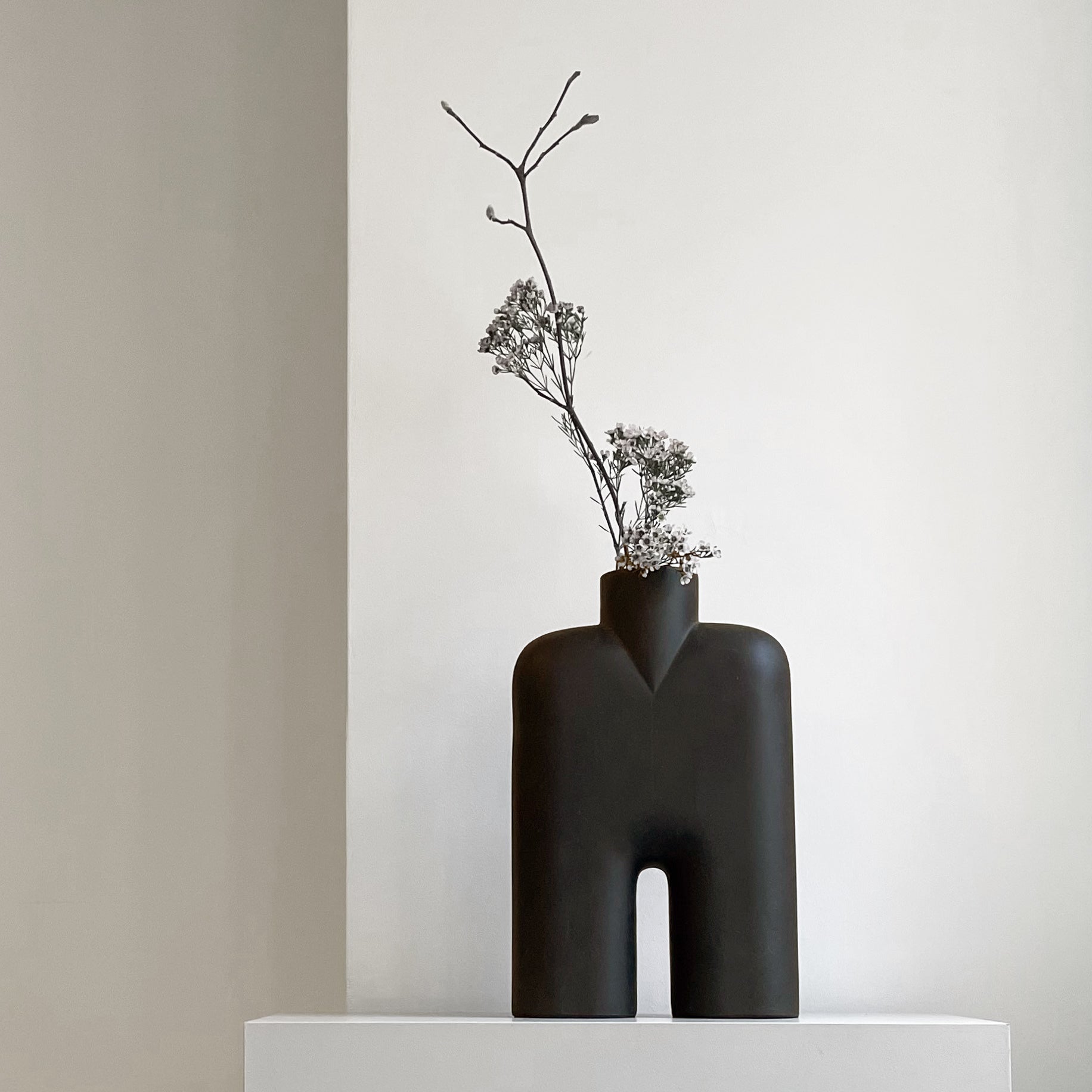 Cobra Vase Tall, Medio - Black